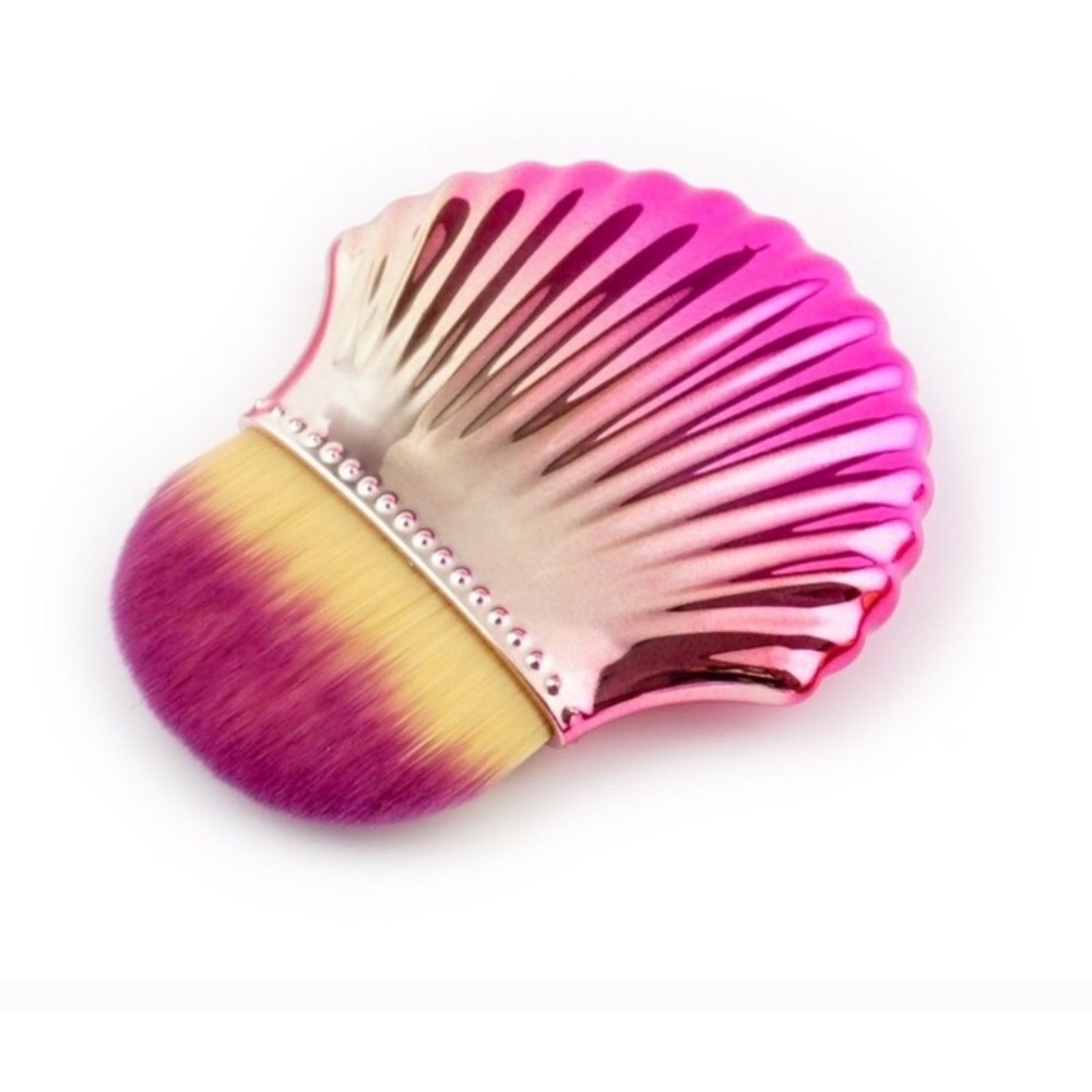 Seashell Foundation Brush